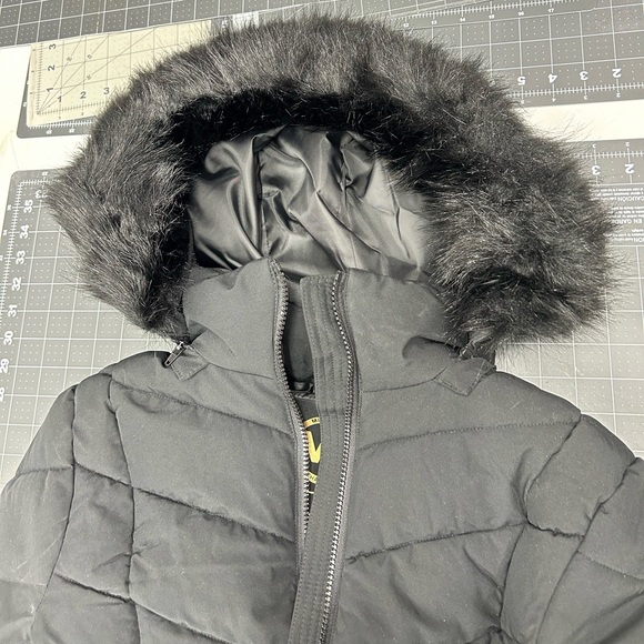 Micheal Kors women’s winter jacket. - Picture 5 of 7